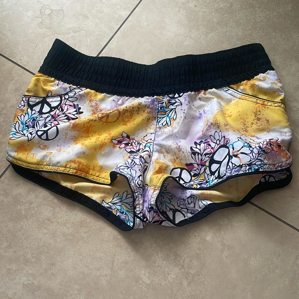 🔥🔥 (3/$20) 
Peace Floral Swim Surf Shorts Junior Size Medium or Woman’s Small